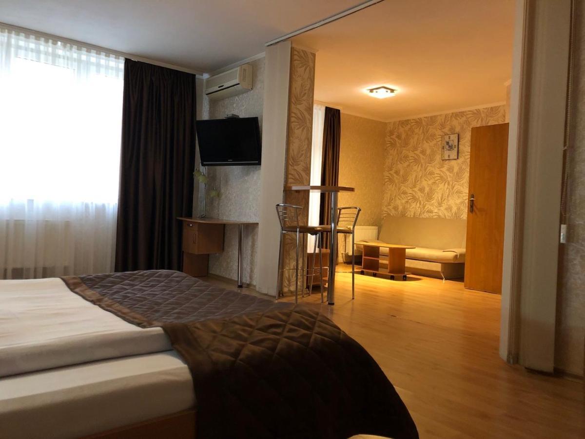 Comfort Hotel Kyiv Exterior foto